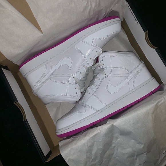jordan 1 pink sole